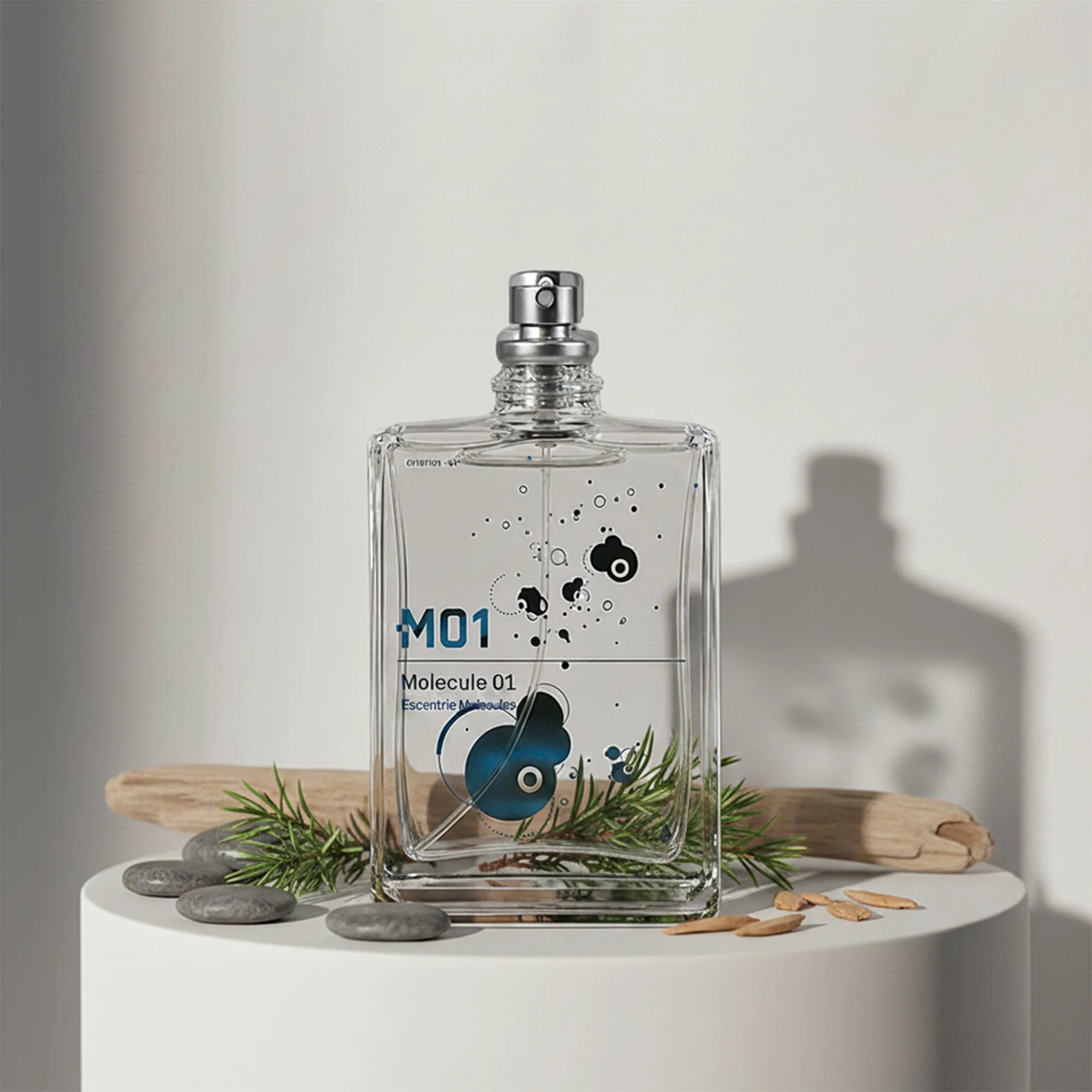 Escentric Molecules Molecule 01 eau de toilette featuring the single molecule Iso E Super – available at luxuryperfumesamples.com
